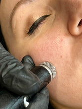 Load image into Gallery viewer, Hydrafacial Wet Diamond Tip Facial